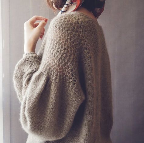 Knitwear Inspiration, Jumper Knitting Pattern, Aran Sweater, Yarn Inspiration, Mohair Sweater, Diy Stuff, Sweater Knitting Patterns, Stockinette Stitch, Pattern Sweater