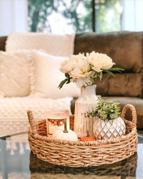 Woven Tray Decor, Wicker Tray Decor, Ottoman Tray Decor Ideas, Basket Tray Decor, Round Tray Decor, Small Bedroom Style, Seasonal Room Decor, Coffee Table Decor Tray, Decor Inspiration Diy