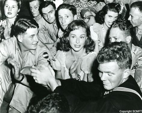 Hollywood Canteen, Ethel Waters, Gloria Dehaven, Golden Hollywood, Tommy Dorsey, John Garfield, Paulette Goddard, Billie Burke, Stage Door