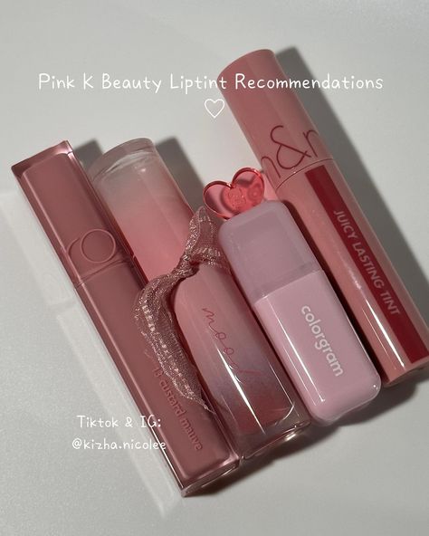 makeup • Instagram Lipgloss Aesthetic, Makeup Bag Essentials, Makeup Accesories, Fancy Makeup, Makeup Items, Makeup Eyeliner, Makeup Brands, Makeup Essentials, Pretty Makeup