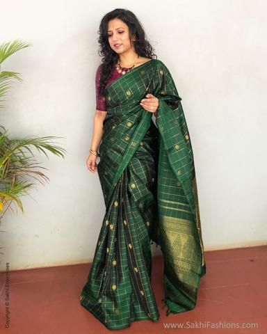 Blue & Pure Kanchivaram Silk Saree | Sakhi Fashions – sakhifashions Green Color Saree Contrast Blouse, Bottle Green Kanjivaram Saree Silk, Copper Zari Blouse Design, Bottle Green Saree Contrast Blouse, Zari Blouse Design, Green Saree Contrast Blouse, Green Colour Saree, Contrast Saree, Saree Contrast Blouse