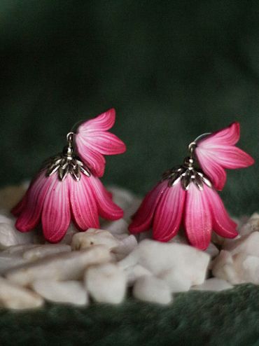 An ode to spring, this #jhumka has finely crafted petals blooming out in the shape of a lotus. In natural shades of pink they look ethreal - See more at: http://www.koraltree.com/Floral/Lotus-Trance-jhumka-id-1853791.html Clay Jhumka Earrings, Clay Jhumka, Terracotta Jewellery Designs, Diy Necklace Making, Clay Accessories, Earrings Diy Handmade, Jewellery Diy, Clay Works, Polymer Clay Flower Jewelry