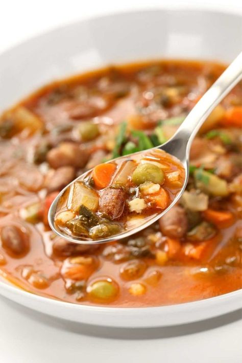 Crock Pot Minestrone Soup, Crock Pot Minestrone, Classic Minestrone Soup Recipe, Summer Minestrone, Crockpot Minestrone, Soup Minestrone, Italian Soup Recipes, Chicken Broth Recipes, Soup Vegetarian