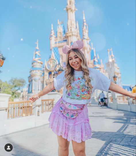 Disney Bday Outfits, Disneyland Outfits Princess, Disney Princess Park Outfit, Preppy Disney Outfits, Pink Disney Outfit, Magic Kingdom Outfit Ideas, Vacation Outfits Winter, Park Fits, Disneyworld Outfit