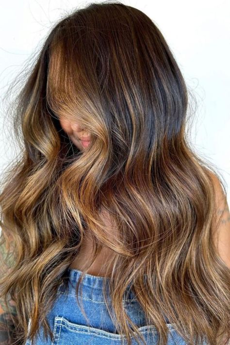 Brunette Balayage With Money Piece Brunette Balayage With Money Piece, Caramel Money Piece, Caramel Highlights Balayage, Girl Brunette Hair, Balayage With Money Piece, Caramel Balayage Brunette, Blonde Caramel Highlights, Rich Brunette, Brunette Balayage