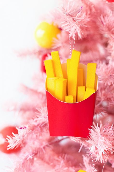 DIY French Fries Ornaments - easy DIY instructions for you to recreate! Diy French Fries, Circus Animal Cookie, Traditional Holiday Decor, Christmas Cake Decorations, Ornament Cookies, Studio Diy, Holiday Crafts For Kids, French Fry, Christmas Ornaments Homemade