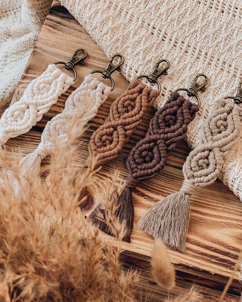 Macrame Keychain Photography, Macrame Aesthetic Photography, Macrame Photography Ideas, Crochet Product Photography Ideas, Macrame Product Photography, Interact Club, Photography Set Up, Decorative Knots, Small Macrame