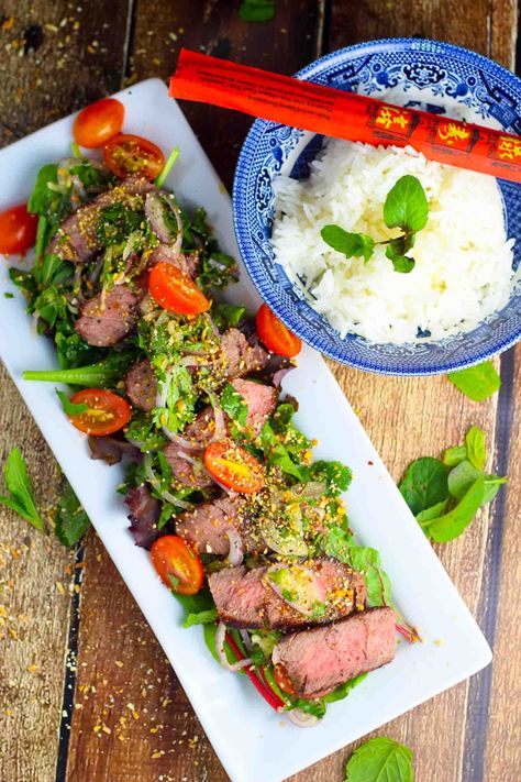 Thai Beef Salad Salad Plating, Thai Beef Salad Recipe, Easy Thai Recipes, Asian Salad Recipe, Asian Inspired Salad, Eat Thai, Thai Beef Salad, Thai Beef, Beef Salad