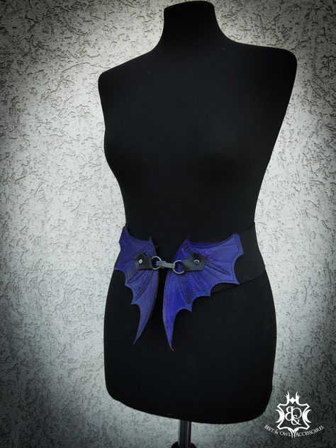 Great bat waist belt for every bat fan! *~ღ.ღ~~ღ.ღ~~ღ.ღღ.ღ~~ღ.ღ~~ღ.ღ~* The wings were laser-engineered  and lovingly handmade by me designed and dyed. The belt is made of rubber and has a length of 75 cm.  (suitable for size 36/38 - stretchable up to 100cm) The closure is made of metal and can be clipped in easily and quickly! If you have another favourite colour, or you want the belt in a different size; then write me a message. Material:  vegetable tanned cowhide leather Elastic band (8 cm wid Gothic Hairstyles, Handmade Belts, Tan Cowhide, Corset Belt, Favourite Colour, The Wings, Suspender Belt, Costume Outfits, Dark Fashion