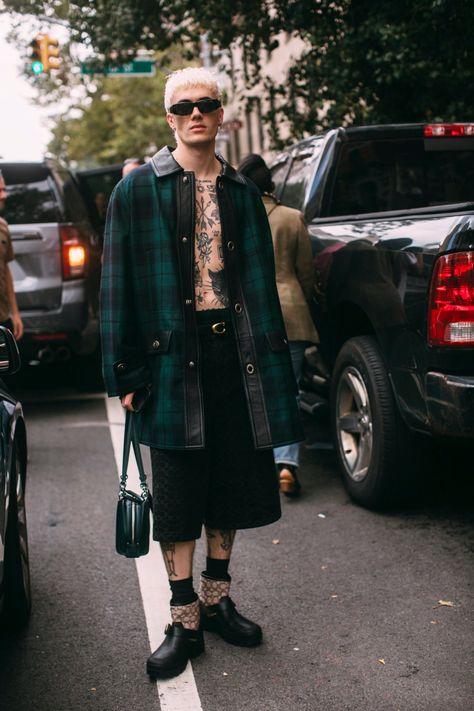 Grunge Street Style, Street Style Spring 2023, Masc Style, Style Spring 2023, Mens Street Style Spring, Street Style Spring, Street Style Photos, Nyfw Street Style, Street Snap