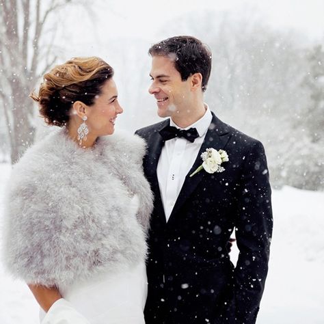 Winter Wedding Ideas From Real Couples Winter Wedding Dress Coverups, Seasonal Weddings, Winter Wedding Attire, Winter Wedding Fashion, Winter Wedding Planning, Snowy Wedding, Winter Wedding Photos, February Wedding, Unique Wedding Photos