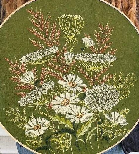 Bordados Tambour, Pola Sulam, Hand Embroidery Flowers, Embroidery Flowers Pattern, Creative Embroidery, 자수 디자인, Hand Embroidery Art, Sewing Embroidery Designs, Crewel Embroidery