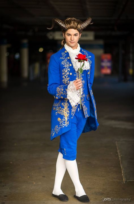 Beast (Beauty and the Beast) #cosplay by Phil Mizuno at Anime Expo 2017 #disney #cosplay #disneycosplay #cosplaystyle #cosplaygirl Disney Character Cosplay, Beast Beauty And The Beast, Concert Clothes, Eve Costume, Beauty And The Beast Costume, Cosplay Idea, Twin Halloween, Beautiful Cosplay, Family Cosplay