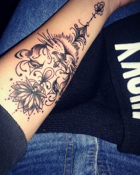 Simple Half Sleeve Tattoo, Half Sleeve Tattoos For Women, Half Sleeve Tattoos, Forarm Tattoos, Leo Tattoos, Tattoos For Women Half Sleeve, Inspiration Tattoos, Time Tattoos, Tattoo Life