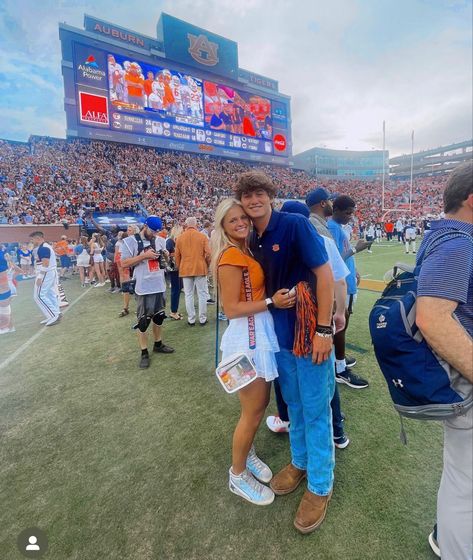 Auburn University Preppy, Cute Auburn Gameday Outfits, Auburn Football Game Outfit, Auburn Game Day Outfits, Auburn University Aesthetic, Auburn Outfits, Auburn Gameday Outfit, Auburn Game Day, Auburn College