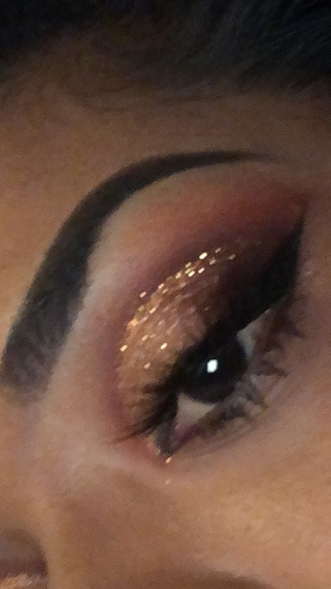 Eyeshadow looks with glitter Eyeshadow Looks With Glitter, Glitter Eyeshadow, Eyeshadow Looks, Makeup Ideas, Eyeliner, Makeup Looks, Glitter, Makeup, Make Up