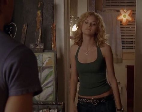 Tv Clothes, 2000s Outfit, Peyton Sawyer, 2000s Outfits, Movies Outfit, 2000s Fashion Outfits, Tree Hill, One Tree Hill, Fashion Tv