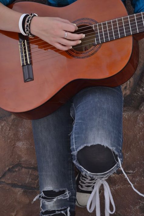 Guitar Pose, Guitar Picture, Play Electric Guitar, Girl With Guitar, Music Land, Instruments Guitar, Acoustic Guitar Photography, Music Instruments Guitar, Guitar Lover