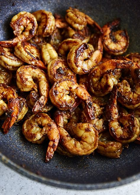 Boldly flavored, pungent and spicy Szechuan shrimp is a delicious dish that can be easily made at home in 25 minutes or less. Szechuan Shrimp, Broccoli And Peppers, Shrimp With Broccoli, Craving Tasty, Fish Dinner Recipes, Fish Dinner, Brain Food, Shrimp Recipes, Chinese Food