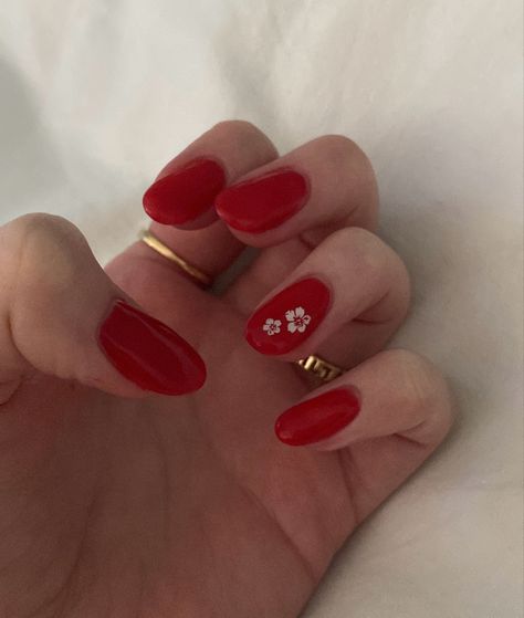 Red Nails Flower, Nails Red Flowers, Red Nails With Flowers, Red Flower Nail Art, Red Flower Nails, Red Pedicure, Red Summer Nails, Short Red Nails, Short Round Nails