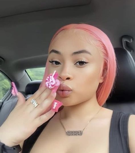 Ice Spice Pink Hair, Ice Spice Without Makeup, Pretty Brown Girl, Extra Nails, Baddie Style, Ice Spice, Face Pictures, Ice And Spice, Female Rappers