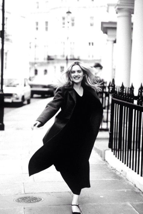 Kate Winslet, 1999 Kate Winslet 90s, Kate Winslate, Leo And Kate, Peter Lindbergh, Black And White Photograph, English Actresses, Meryl Streep, Kate Winslet, Black White Photos