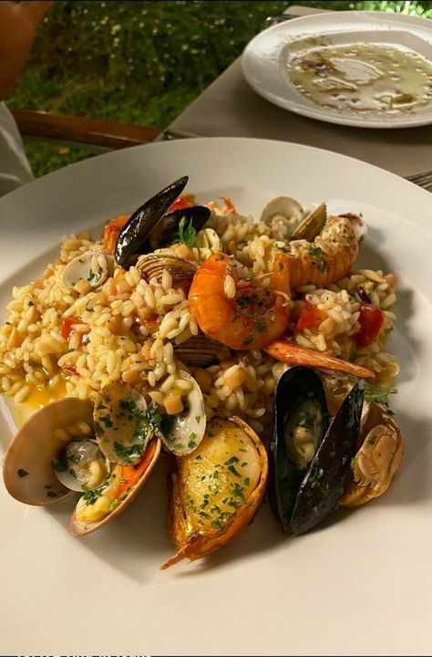 Seafood Risotto, Food Goals, Food Is Fuel, Food Presentation, Food Obsession, Cafe Food, Pretty Food, Food Cravings, I Love Food