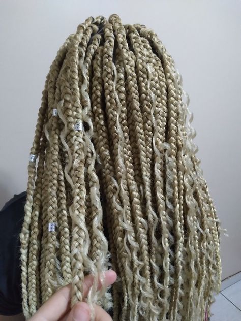 Goddess braids loiro Blond Goddess Braids, Box Braids Goddess, Natural To Relaxed Hair, Corn Rows, Braiding Hairstyles, Love On Tour Outfits, Goddess Braids, Box Braids Hairstyles, Protective Styles