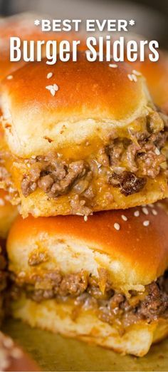 These Cheeseburger Sliders are everything! They are loaded with juicy ground beef, melty cheddar cheese and taste just like mini cheeseburgers. Delicious! Best ever slider recipe! Sliders Easy, Hamburger Sliders, Slider Recipe, Cheeseburger Sliders, 30 Min Meals, Ground Beef Recipes Healthy, Recipe Beef, Keto Beef Recipes, Burger Sliders