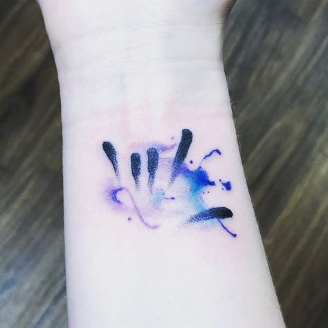 Bsl I Love You Tattoo, I Love You Asl Tattoo With Flowers, Asl I Love You Tattoo With Flowers, Deaf Tattoo Ideas, Asl Ily Tattoo, Tattoo Asl I Love You, I Love You Sign Language Tattoo, Asl I Love You Tattoo, Deaf Tattoo