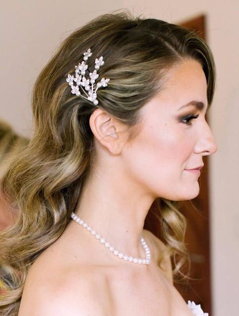 Champagne Toast. bridal headpiece bridal comb pearl bridal Simple Headpiece, Wedding Hair Head Piece, Romantic Hairstyles, Simple Wedding Hairstyles, Headpiece Bridal, Champagne Toast, Bridal Comb, Wedding Hair Down, Bridal Hairstyles