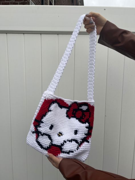 Valentine’s Day heart hello kitty tote bag made out white and red acrylic yarn Crochet Selling, Hello Kitty Tote, Mochila Crochet, Hello Kitty Crochet, Mode Zara, Fashion Crochet, Crochet Business, Crochet Design Pattern, Kawaii Crochet