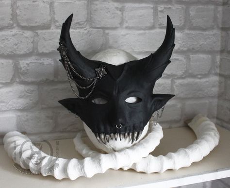 Mask With Horns, Ceramica Ideas, Black Demon, Masquerade Ball Gowns, Demon Dog, Cosplay Mask, Dog Mask, Mask Ideas, Fantasias Halloween