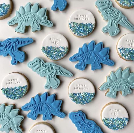 Dinosaur Birthday Cookies, Dinosaur Fondant, Fondant Sugar Cookies, Dino Cookies, Embossed Cookies, Graphic Design Images, Fondant Cookies, Cookie Inspiration, Dino Party