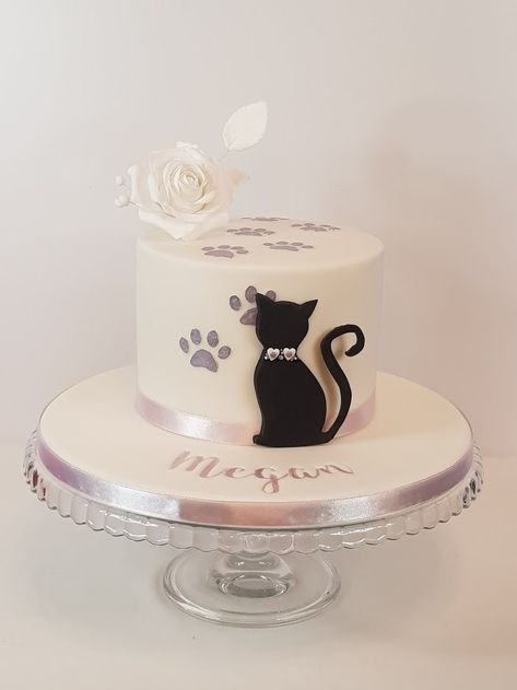 Cat Design Cake Ideas, Cat Cakes Birthday For Women, Cakes Cats Birthday, Cat Themed Cakes, Black Cat Birthday Cake, Paw Print Cake, Cat Cake Design, Cake Cat Design, Cat Cake Designs Birthday