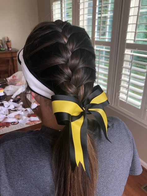 softball bow and braid Softball Braids, Softball Hair Braids, Softball Hair, Softball Bow, Soccer Hair, Softball Hairstyles, Cheer Hair, Sport Hair, Volleyball Hairstyles For Curly Hair