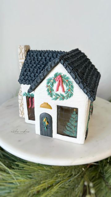 Simple Gingerbread House, Homemade Gingerbread House, Gingerbread House Designs, Gingerbread House Cookies, Gingerbread House Decorations, Cookie House, Christmas Gingerbread House, Christmas Gingerbread, Simple House