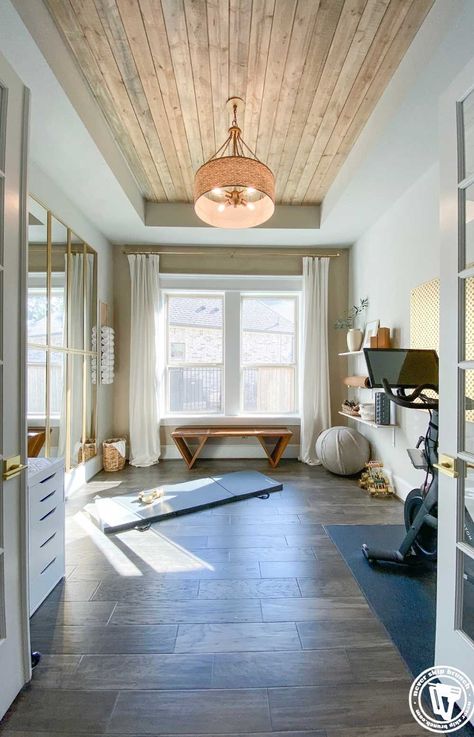 Farmhouse Gym Room, Simple Workout Room, Play And Workout Room, Home Gym With Carpet, Home Gym Meditation Room, Work Out Corner At Home, Aesthetic Workout Room, Home Gym Makeover, Beautiful Home Gym