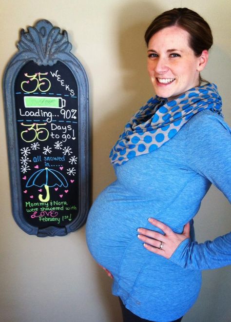 #35weeks #pregnant #pregnancytracker #chalkboard Weekly Pregnancy Pictures, 40 Weeks Pregnant Humor, 40 Weeks Pregnant Letter Board, Weekly Pregnancy Photos, 17 Weeks Pregnant Bump, Baby Bump Chalkboard, Pregnancy Chalkboard Tracker, Pregnancy Tracker, Pregnancy Chalkboard