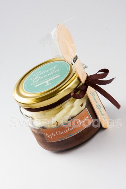 Cake Jars Ideas Packaging, Cake Jars Packaging, Cake In A Jar Packaging Ideas, Mousse Packaging, Dessert Packaging Design, Triple Chocolate Mousse, Bakery Packaging Design, Herbal Bath Tea, Biscuits Packaging