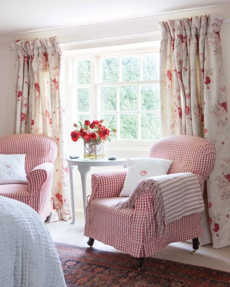 Romantic Cottage Living Room, Waverly Norfolk Rose, Rose Home Decor, English Cottage Interiors, Cottage Curtains, Rose Curtains, Georgian Style Homes, English Cottage Decor, Cottage Room