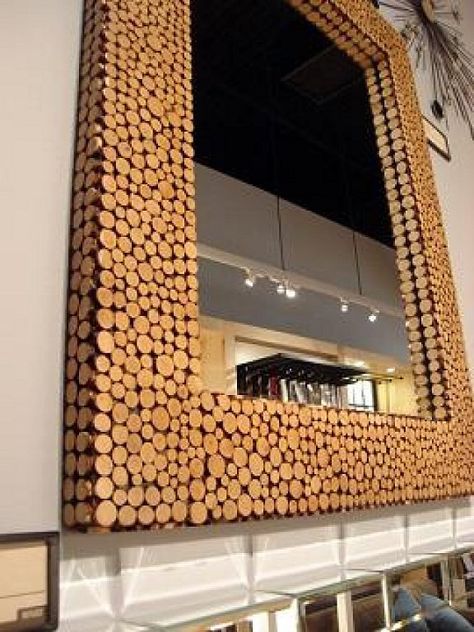 Ideas para reutilizar los corchos de las botellas | Hacer bricolaje es facilisimo.com West Elm Decor, Twig Mirror, Wc Decoration, Diy Cork, Wine Cork Projects, Wine Cork Diy, Wine Cork Art, Cork Projects, Wine Bottle Corks