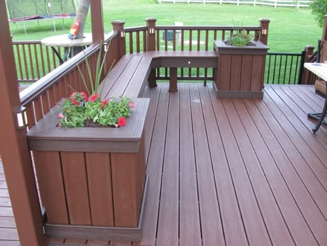 Built in Deck Planters and Benches - Amazing Decks Deck Benches, Deck Bench Seating, Amazing Decks, Planter Designs, Deck Bench, Trex Decking, Deck Planters, Deck Seating, Planter Bench