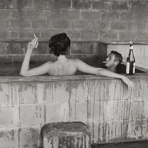 Noire Classique on Instagram: "Neile Adams & Steve McQueen enjoying life & each other by taking a bath together while drinking some wine (1963).🍷 . Photographed by John Dominis" Neile Adams, The Secret History, Steve Mcqueen, Perfect Moment, Vanity Fair, Enjoy Life, Gentleman, Take That, Neon