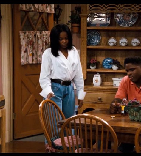 Family Matters. I dont own the rights to this. I just adding her putfits from every episode. Atleast the ones i liked 😂 Laura Family Matters Outfits, Laura Winslow Outfits, Sitcom Outfits, Sitcom Fashion, Laura Winslow, 00’s Fashion, 90s 2000s Fashion, 2000s Fashion Trends, 90s Fits