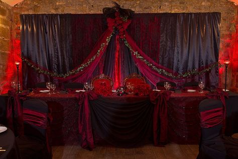 Black Quinceanera Theme, Gothic Wedding Theme, Quince Themes, Dark Wedding Theme, Gothic Themes, Sweet 16 Decorations, Red Backdrop, Gold Backdrop, Skull Wedding