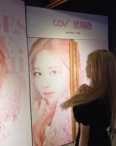 Rosé BLACKPINK Spotted at Récord Fansite Film Screening Event Rosé Ig Update, Rosé Instagram Update, Instagram Roses, Rosé Instagram, Park Rosé, Rose Blackpink, Rose Park, 1 Rose, Rose Wallpaper