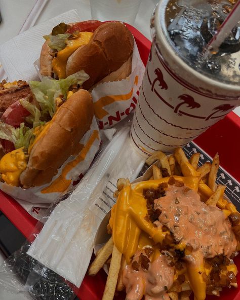 eating good in Cali 🌞😙 1. @puravita_la - West Hollywood 2. @innout (🫶🏽) 3. @tacostumadre - West Hollywood 4. @innout (again) 5. @bellesbeachhouse - Venice 6. @tocamadera - West Hollywood . . . LA food, LA restaurants, food blogger, travel blogger, LA food reccs Eating Good, Restaurants Food, La Food, Pinterest Aesthetic, Smoothie Recipes Healthy, West Hollywood, Recipes Healthy, Smoothie Recipes, Food Blogger