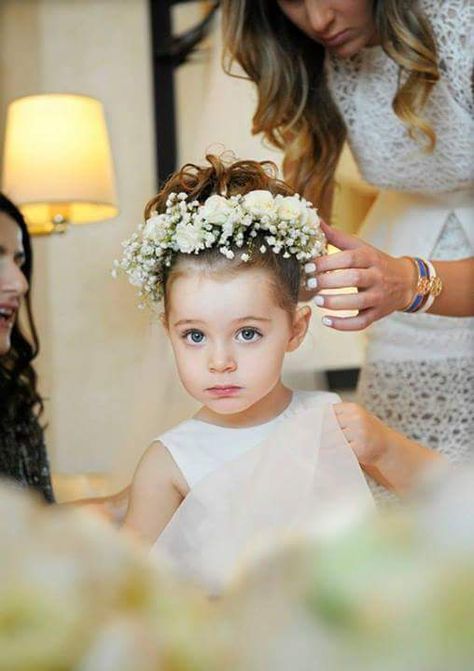 Wedding Wedding Wonderland, Flowers In Her Hair, Girls Crown, Flower Girl Crown, Flower Girl Hairstyles, Wedding Flower Girl, Wedding Headband, Bridesmaid Flowers, Floral Crown