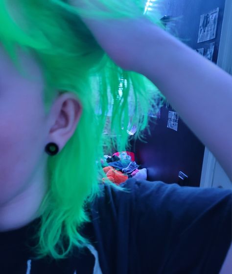 uv green hair <33 Lime Green Hair Men, Black And Neon Green Hair Short, Blue And Green Hair Short, Joker Hairstyle, Green Hair Aesthetic, Green Hair Men, Purple And Green Hair, Short Green Hair, Neon Green Hair